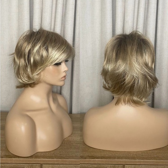 Blonde Synthetic Layered Wig - Picture 2 of 3